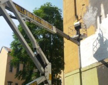 Piattaforma a noleggio con patente B per la verniciatura della facciata di un edificio (milano) Piattaforma a noleggio per verniciatura facciata di un edificio (milano)