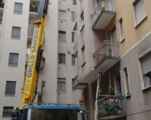 Piattaforma 40 metri noleggio con operatore per manutenzione interna stabile (milano) Piattaforma 40 metri noleggio con operatore per manutenzione interna stabile (milano)