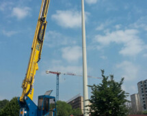 Piattaforma utilizzata per sostituire lampade di illuminazione stradale (milano) Piattaforma utilizzata per sostituire lampade di illuminazione stradale (milano)