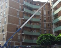 Scala aerea per sollevamento materiale su terrazzo milano. Scala aerea per sollevamento materiale su terrazzo milano.